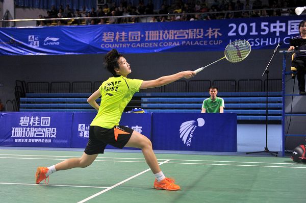 屈居亚军 屈居亚军